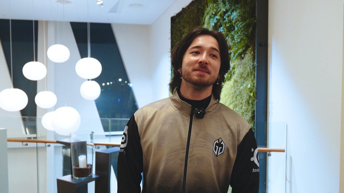 Find out what our Dota 2 roster has to say about the latest hero, Kez! ⬇️ Link to full video in the comments below. #DOTA2 #Esports