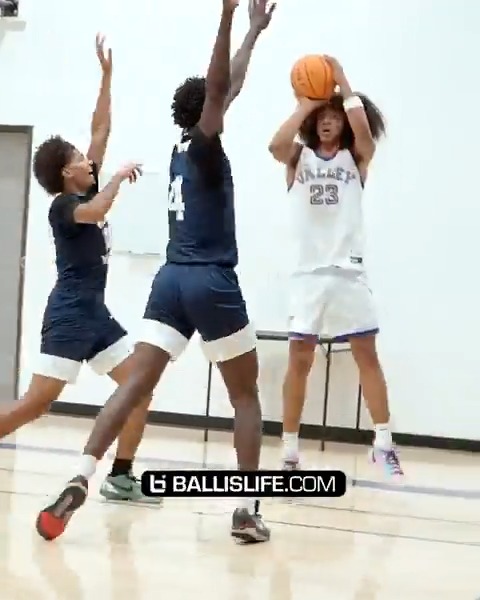 6'5" freshman Martray Bagley is averaging 25.6 points. His big brother is Marvin Bagley III