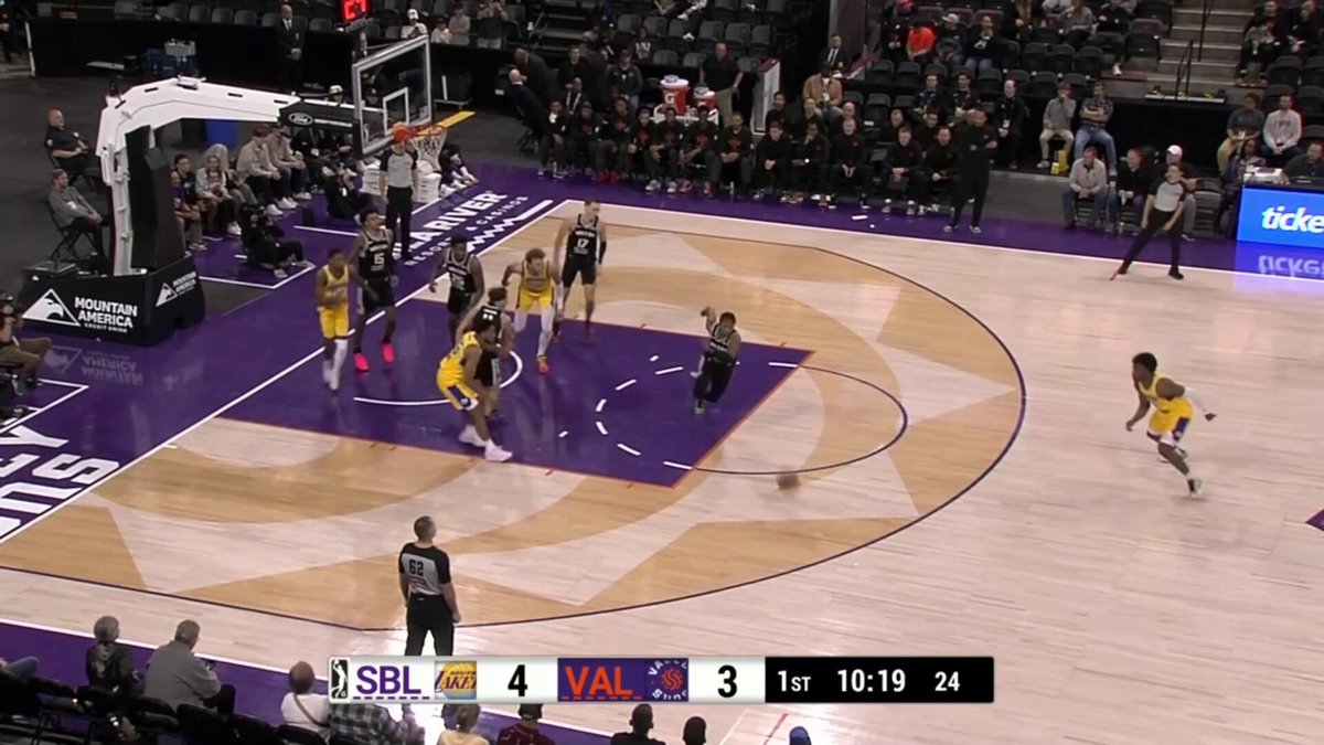 Bronny back to back threes 👀🔥 (via LakeShow Highlights)