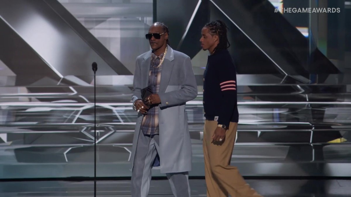 Here to present the award for Best Ongoing Game is the best father-son duo in the industry - @snoopdogg and Cordell Broadus! #TheGameAwards