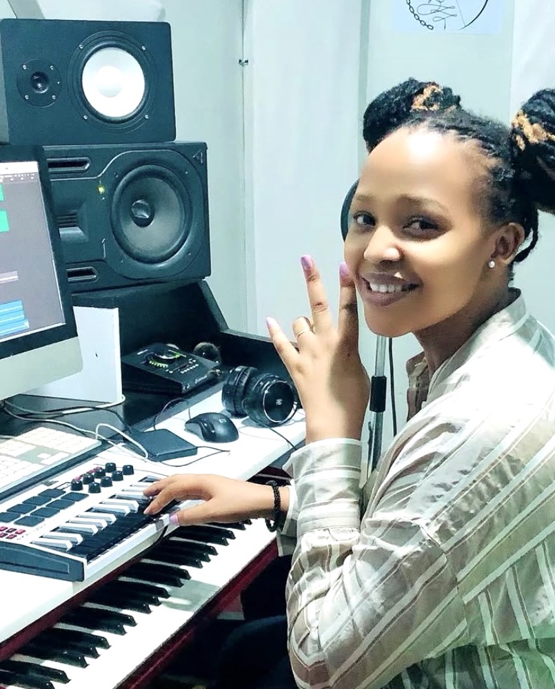 Chrisy Neat – Umugore wa mbere kandi wenyine ubu utunganya muzika mu #Rwanda 🎥&amp;🎞️ Samba Cyuzuzo