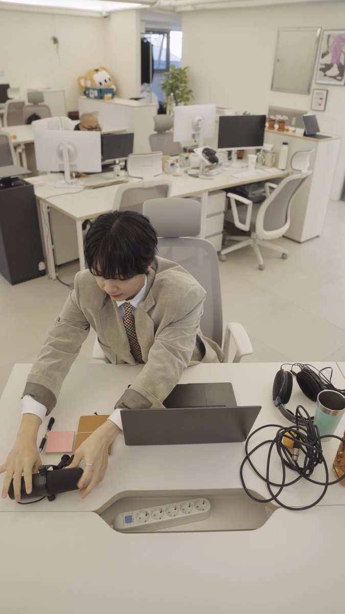 What’s in my bag? 💼 𝐁𝐞 𝐋𝐔𝐂𝐊𝐘 𝐰𝐢𝐭𝐡 𝐒𝐄𝐖𝐎𝐎𝐍 2024.12.13 (FRI) 7PM (KST) 🔗 #정세운 #JEONGSEWOON