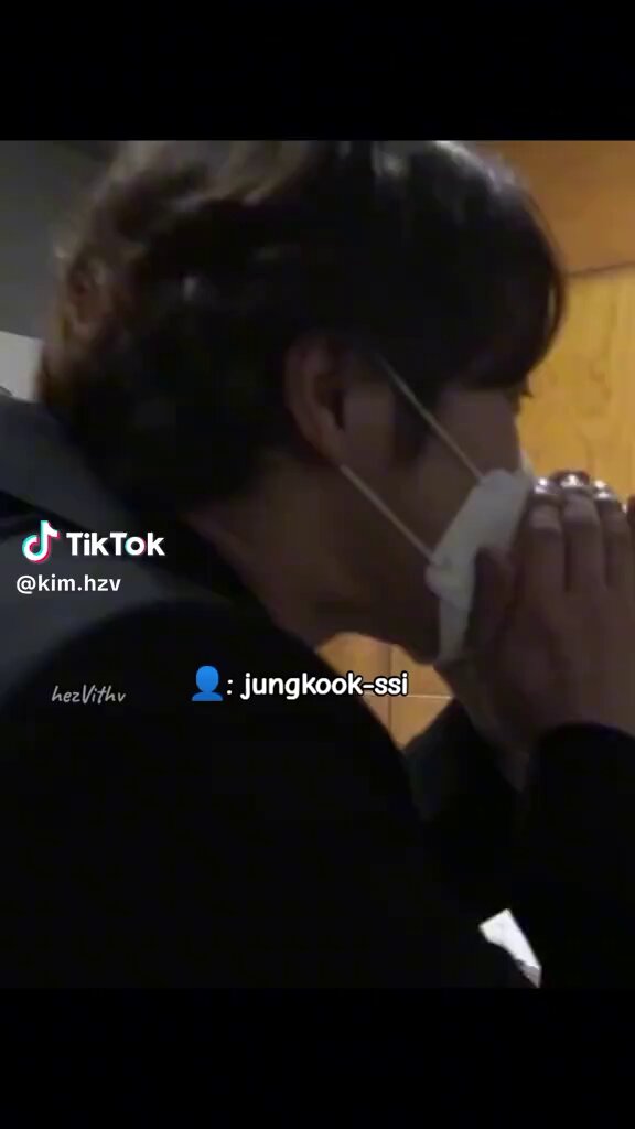 plss ini lucu banget 😭 pas bagian bangunin adek pake "ayo makan" giliran abang "kamu harus menganyi (kerja!!)" 😭😭😭😭😭😭😭😭
