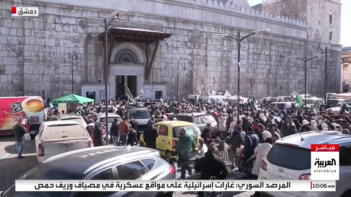 مشاهد من أداء أول صلاة جمعة في المسجد الأموي بدمشق، بعد سقوط بشار الأسد. -