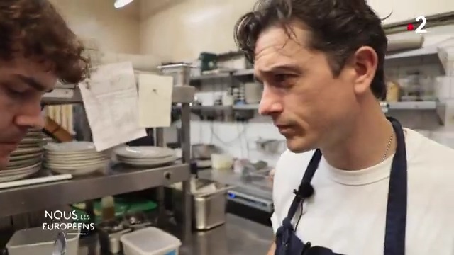 Ils sont les nouvelles rockstars de Londres : les chefs cuisiniers. Derrière leurs comptoirs et leurs smartphones, ils règnent en maîtres sur la capitale. Parmi eux Jackson Boxer, à la tête de plusieurs restaurants. Charline Madini Héloïse Le Fourner