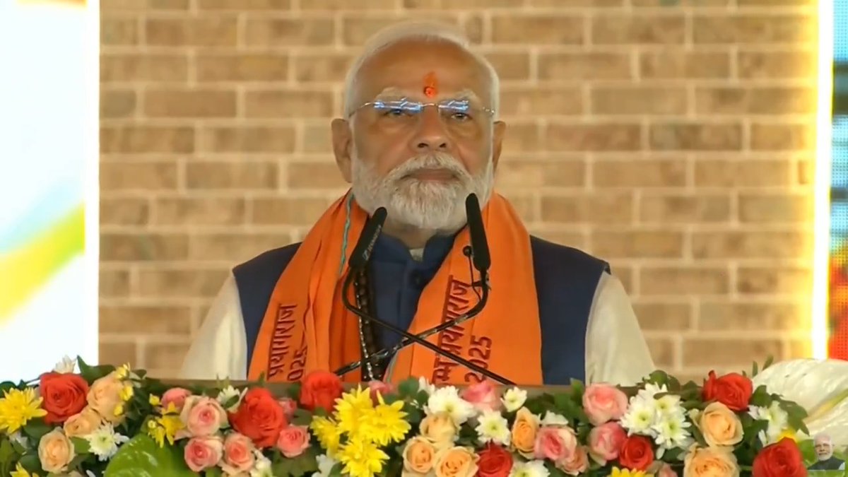 ये वो स्थान है, जिसके प्रभाव के बिना पुराण पूरे नहीं होते। प्रयागराज वो स्थान है, जिसकी प्रशंसा वेद की ऋचाओं ने की है। प्रयाग वो है, जहां पग-पग पर पवित्र स्थान है, जहां पग-पग पर पुण्य क्षेत्र है: आदरणीय प्रधानमंत्री श्री Narendra Modi जी
