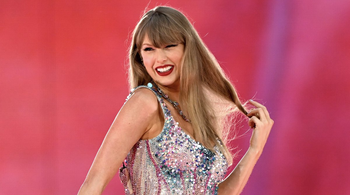 Happy Birthday #Taylor Swift! 🫶💕 The pop star turns 35 today and we have 13 fascinating facts to honor her as she rings in another enchanting year!
