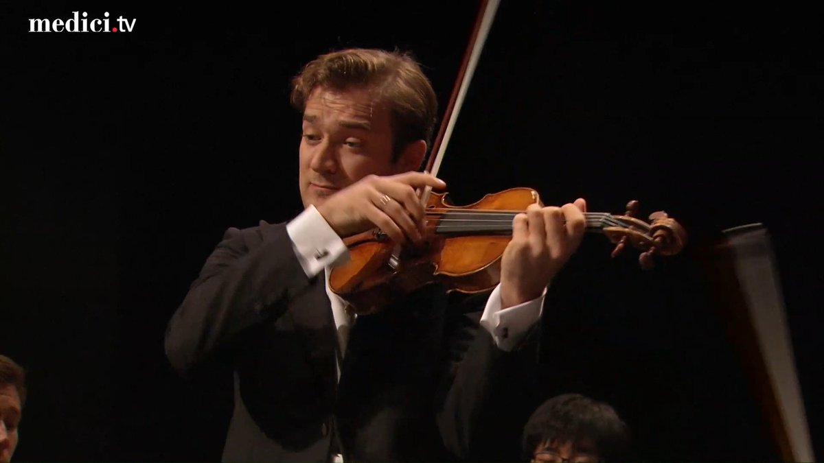 🎻✨ Violinist Renaud Capuçon and Cellist Gautier CAPUÇON are without a doubt the most famous brothers in the French classical music scene. Here they performed Brahms’ Double Concerto, with the Verbier Festival Orchestra under the baton of Charles Dutoit. 🎻✨