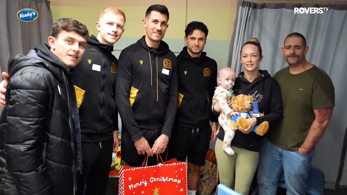 ๐ John Eustace and a host of #Rovers stars played Santa Claus for the day when they visited the Childrenโs Ward at the Royal Blackburn Hospital ๐ ๐ตโช๏ธ