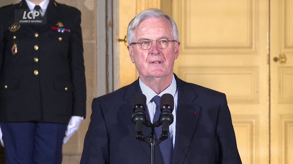 Honoré d’avoir servi notre pays comme Premier ministre. Je resterai au côté des Français. Du côté des Français.