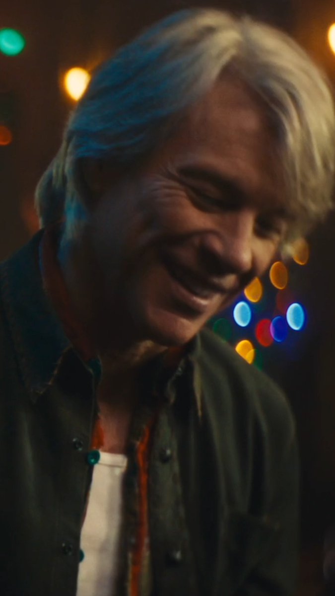 Another year’s gone by 🎶 What’s your go-to Christmas song? This is ours
