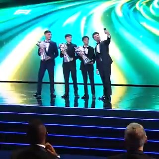 Star of the present 🤝 Stars of the future Lando Norris presents 2024 karting championship trophies to Kenzo Craigie, Giuseppe Palomba, and Ethan Jeff-Hall 👏 #F1 FIA