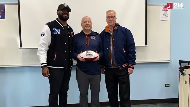.BG_Bison economics teacher Pete Duffer is a Chicago Bears Classroom Legend! He was surprised this morning by Bears Chairman George H. McCaskey and former defensive lineman Henry Melton. Congratulations and thank you Chicago Bears!