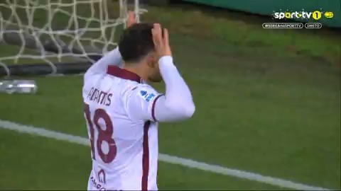 Che Adams do meio-campo 😱