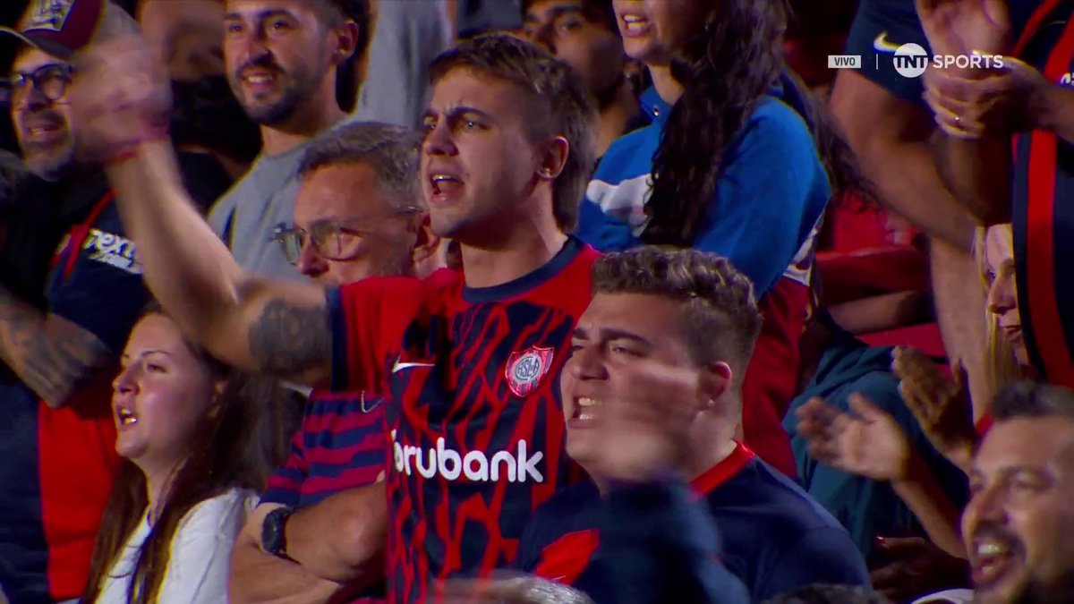 โBASTA DE FRACASADOS, JUGADORES MEDIOCRES. SAN LORENZO ES UN GRANDE, QUEREMOS SER CAMPEONESโ. El recibimiento de San Lorenzo. ๐๏ธ๐ฆ๐ท