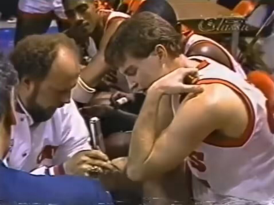 December 13, 1986: Coming Of Age🏀 Cavs rookies: Daugherty, Price, Harper, Hot Rod, Johnny Newman beat Sir Charles 76ers 123-120 in Richfield #LetEmKnow Ohio Flyer: 34 points Mark Price: his welcome to NBA game (27 points) #TeamOfThe90s #GaryBriggs