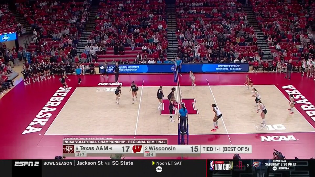 ONE HAND TOUCH 😤 #NCAAWVB x 🎥 ESPN2 / Wisconsin Volleyball