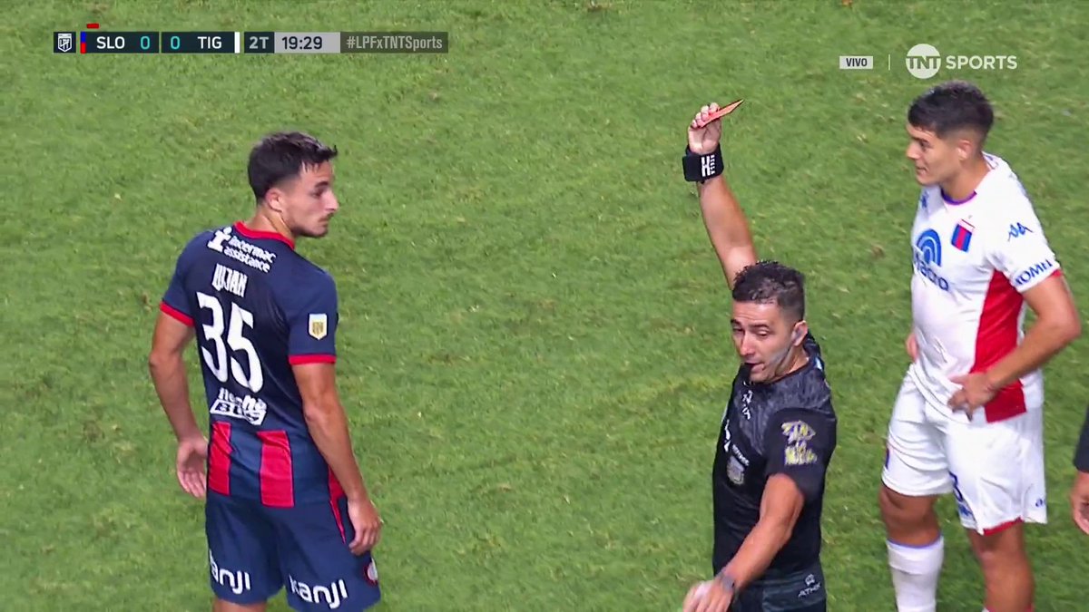 Gonzalo Luján pensó que el árbitro le iba a anular la segunda amarilla y volvía a la cancha, pero la revisión fue para cambiarla por ROJA DIRECTA. INSÓLITO. 😅🇦🇷