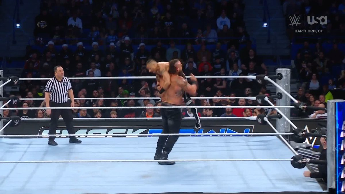 Braun Strowman is a BEAST! 😳 #SmackDown