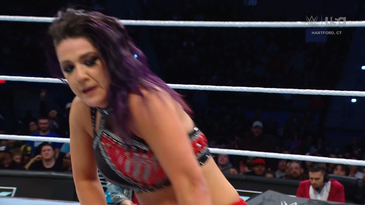 Who ya got? CHELSEA GREEN or Bayley? ๐ #SmackDown
