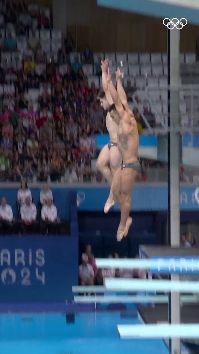Los videos olímpicos más vistos de 2024 ✨ 1️⃣3️⃣ | México festejó la medalla de plata de Osmar Olvera y Juan Celaya OLY en la prueba de sincronizados trampolín 3m. 🥈🇲🇽 #JuegosOlimpicos #Paris2024 l Comité Olímpico Mexicano