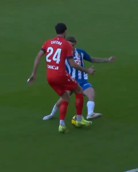 El doble regate de Alejandro Catena...🤤 #LALIGAHighlights | C. A. OSASUNA
