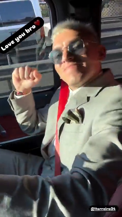 🎶 Lucas Torreira'nın lansman sonrası keyfine diyecek yok.