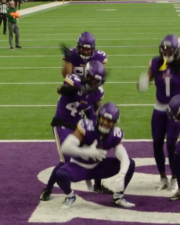 .@noexcuses_23 and @cambeezy_ are DIFFERENT! #ProBowlVote 📺: