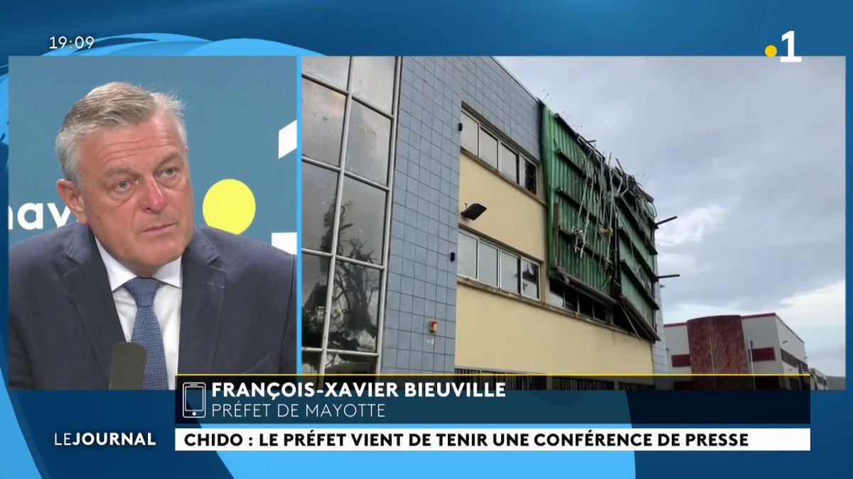 "Je crains le pire pour Grande-Terre", déclare le préfet de Mayotte, François-Xavier Bieuville qui parle du cyclone le plus dévastateur après le passage du #CycloneChido