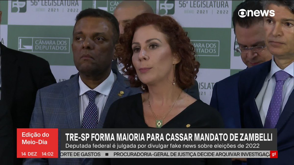 O Tribunal Regional Eleitoral de São Paulo formou maioria para cassar o mandato de Carla Zambelli. A deputada federal é julgada por divulgar fake news sobre eleições de 2022. ➡ Assista ao #EdiçãoMeioDia: #GloboNews