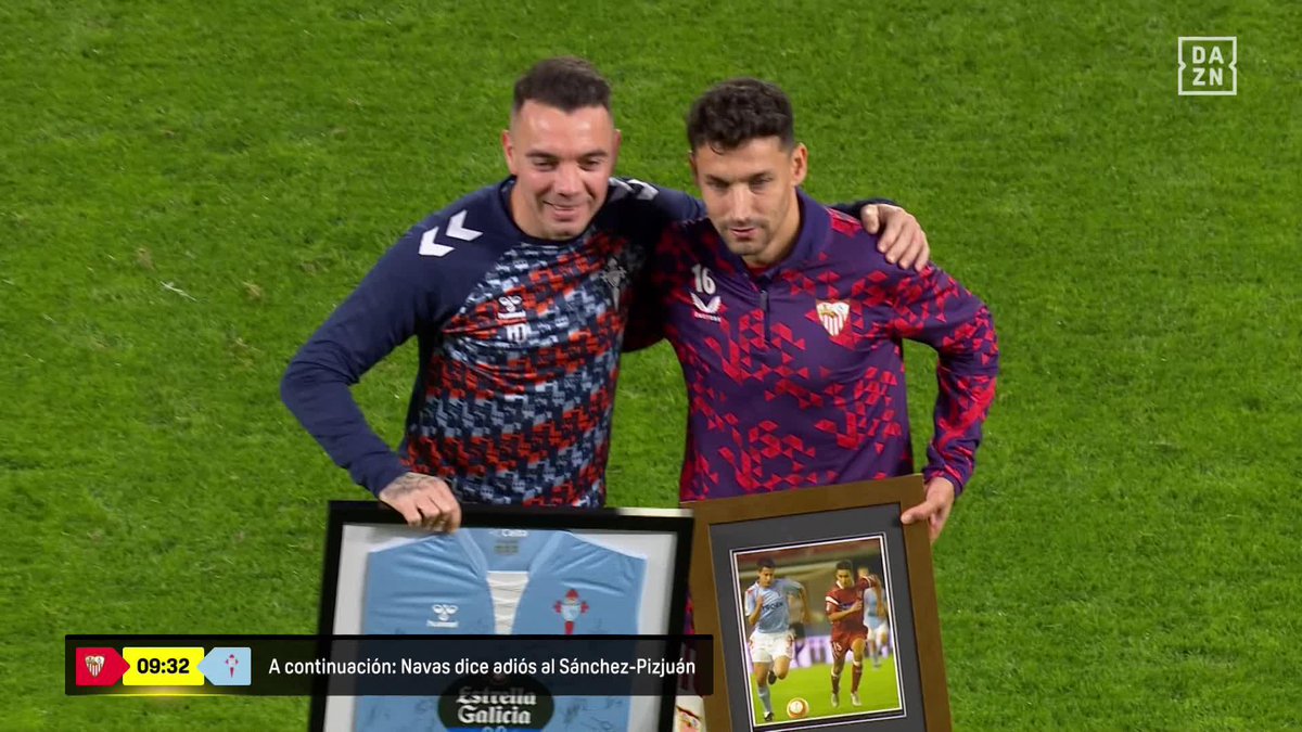 De leyenda a leyenda. De Iago Aspas Juncal a Jesús Navas. El precioso detalle del Celta con el jugador sevillista en su último partido en el Sánchez Pizjuán 🥹 #LALIGAenDAZN ⚽️