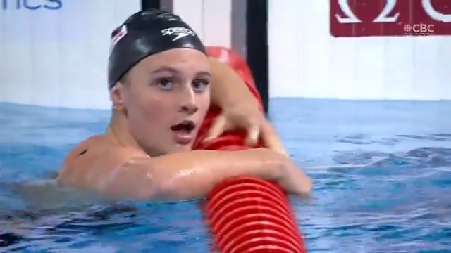 THIS IS UNBELIEVABLE 🤯 Summer McIntosh just SMASHED a 7-year-old world record, taking over 3 seconds off the previous mark in the 400m IM She wins gold by a huge margin at short course worlds 🥇