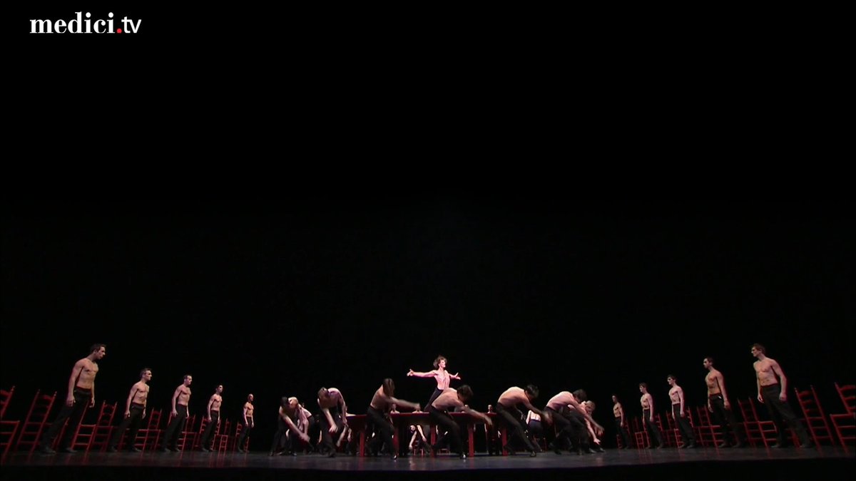 L’extraordinaire final du Boléro, avec la chorégraphie célèbre de Maurice Béjart (Et le danseur Nicolas Leriche) Une œuvre puissante, mystérieuse, obsédante.