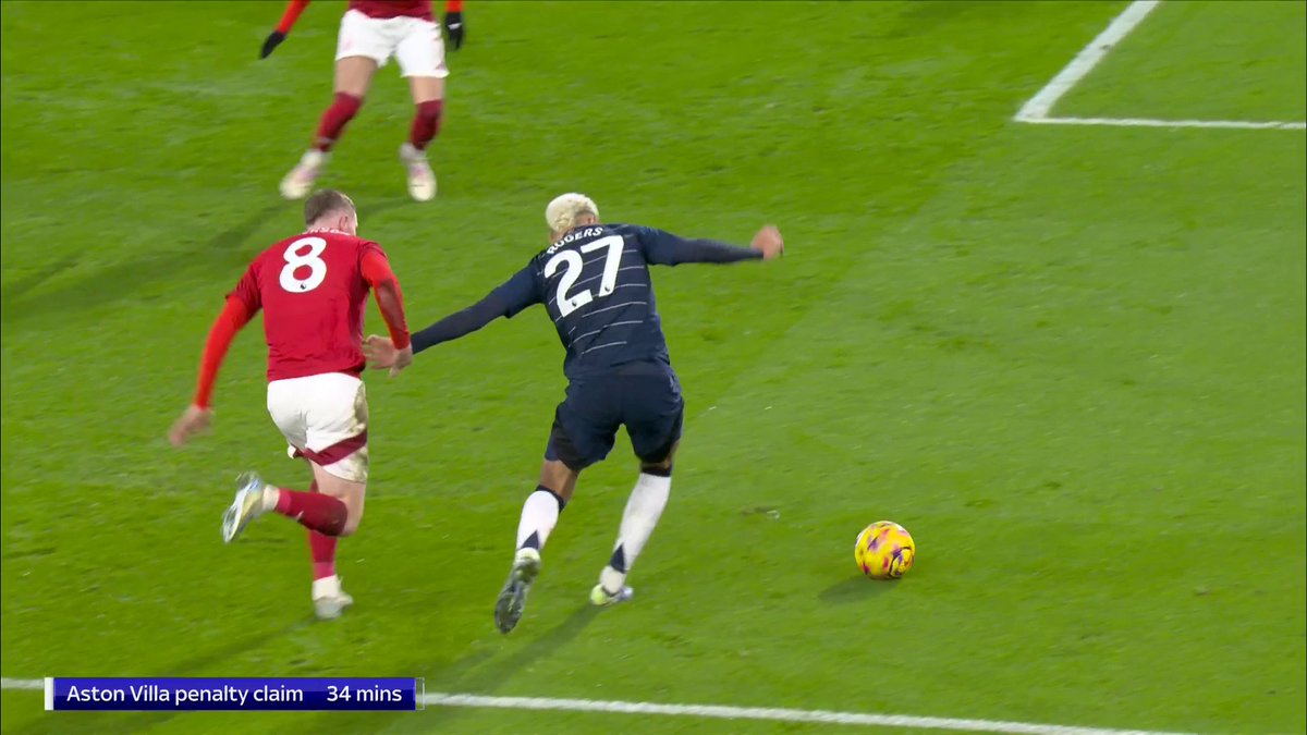 "It's a blatant penalty!" 👀 Should Morgan Rogers have won a penalty after Eliot Andersen appeared to bring him down in the area? 🤔