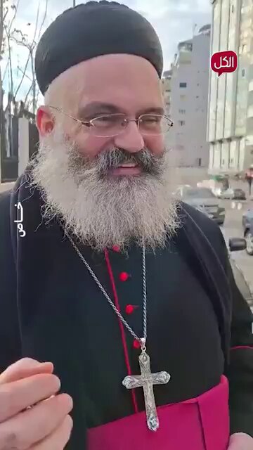 بينما اعلام حزب الله و ايران يتحدث عن تضيق الثوار على الاقليات احد كبار المسيحيين في سوريا، يتحدث عن اخلاق الثوار الرفيعة