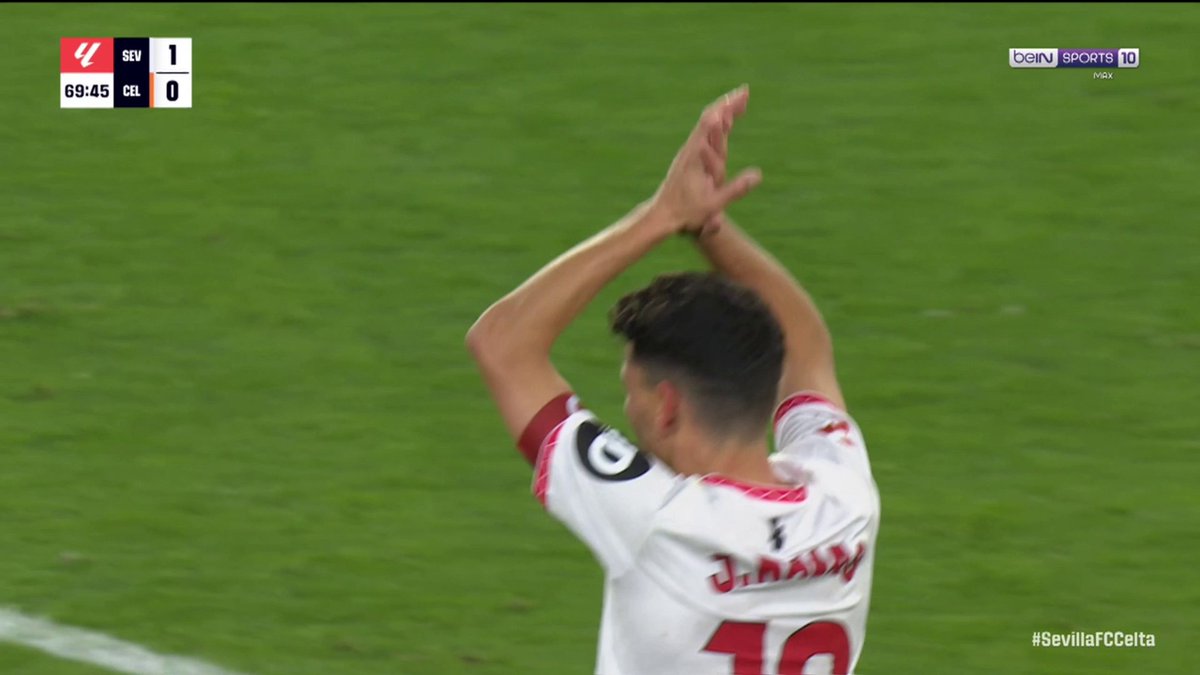 Les adieux de Jesus Navas au stade Ramón Sánchez-Pizjuán, lui qui a joué son dernier match dans ce stade mythique. 🤍❤️ Foutue poussière dans l’œil… 🥹 🎥 (beIN SPORTS)
