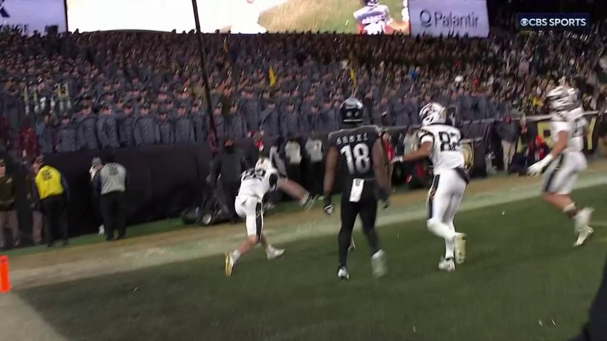 "We've got warriors out there and they make a call like that. Stay out of the game." Gary Danielson did not agree with this unsportsmanlike conduct call on Eli Heidenreich.