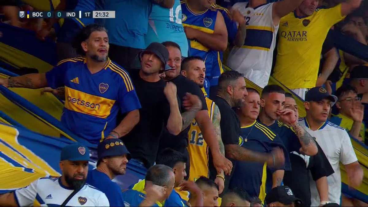 Pipa Benedetto en la tribuna de la Bombonera durante el partido contra Independiente.
