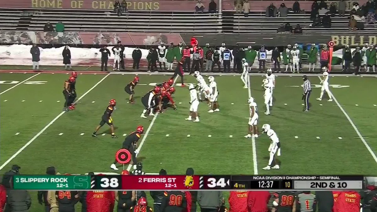 A 69-yard run by Kannon Katzer gives Ferris St. Football the lead! #D2FB x 📽️ ESPN+ / Ferris Athletics