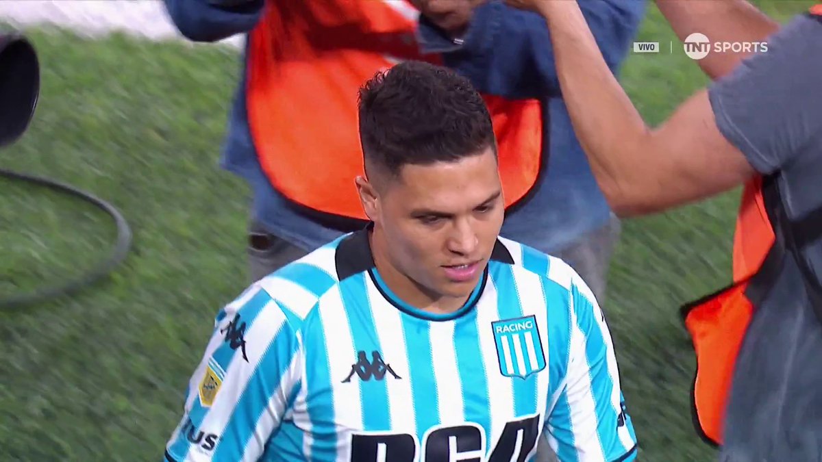 EL ABRAZO ENTRE JUANFER Y GALLARDO ⚪️❤️⚪️