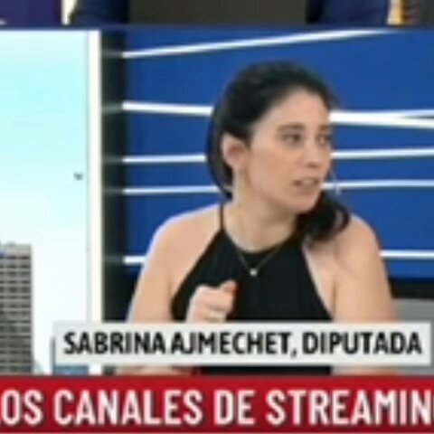 A los judíos les prohibieron poseer tierras, les prohibieron tener negocios. Estos actos históricos de antisemitismo fue llevando a los judíos a las profesiones liberales, científicas, artísticas. Somos muy pocos en el mundo. Somos un porcentaje mínimo y, encima, estamos en un momento en el que se cuestiona la existencia del único Estado judío que tiene el mundo y el terrorismo islámico nos quiere matar, frente a un silencio cómplice de la mayoría de la población. En este contexto, un comentario como el de Sánchez Rey no puede dejarse pasar, porque no es un acto aislado de un antisemita despreciable, es la muestra de que este tipo de reflexiones vuelven a tener lugar entre nosotros. Y eso es muy peligroso.