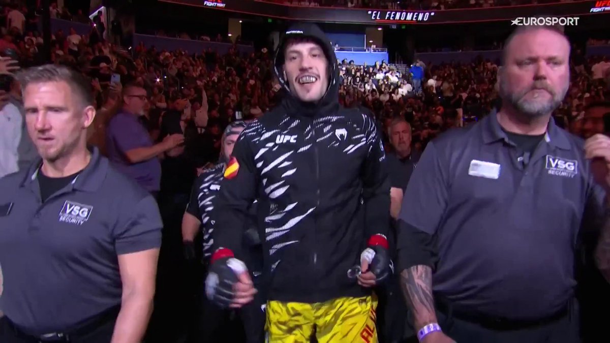 El himno de las MMA españolas 🎶🇪🇸 Joel Álvarez hace sonar la canción del Mariachi en Tampa. #UFCTampa #UFCMax