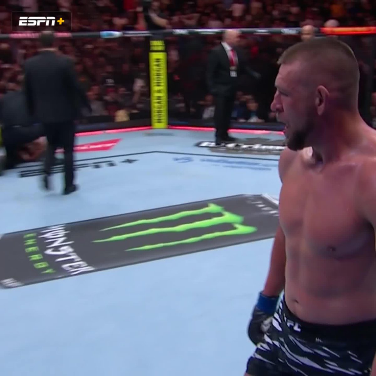 A HOME RUN PUNCH FROM DUSTIN JACOBY 💥 #UFCTampa