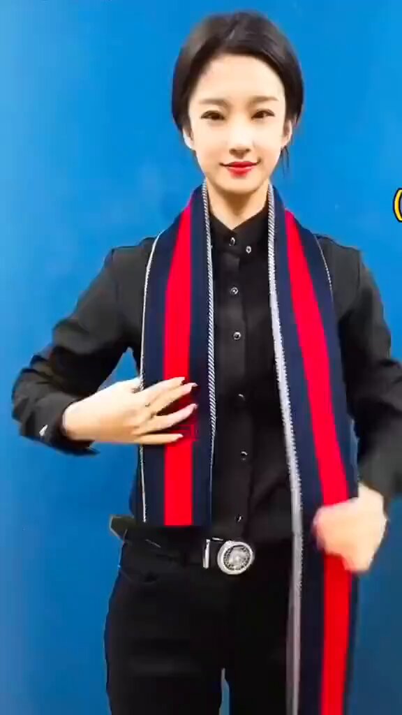 مع دخول الشتاء 🥶⛄️ طريقة لبس الشال تحت الجاكيت .