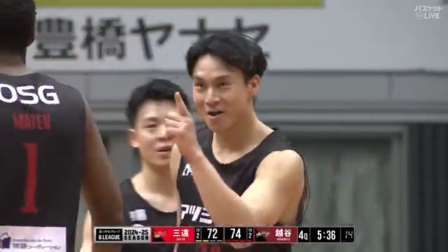 #津屋一球 #吉井裕鷹 ダブルチーム成功💥 そのまま味方が同点弾を沈め チームを勢いづける🙌🙌 #三遠ネオフェニックス 🆚 #越谷アルファーズ 🏀#りそなグループ #Bリーグ🏀 B1第12節｜GAME2 ▶視聴はコチラ #バスケットLIVE ライブ/見逃し配信中📡 B.LEAGUE（Bリーグ） 三遠ネオフェニックス🐤🔥SAN-EN NEOPHOENIX