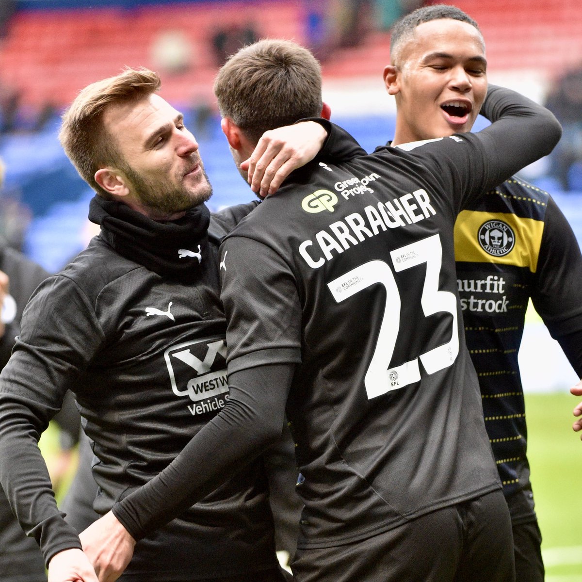 SCENES, SCENES AND MORE SCENES. 🖤 #wafc ⚫️🟡