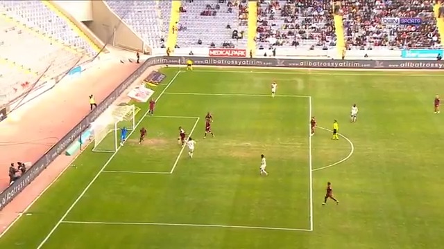 Hatayspor kalecisi Erce Kardeşler'in inanılmaz kurtarışı.