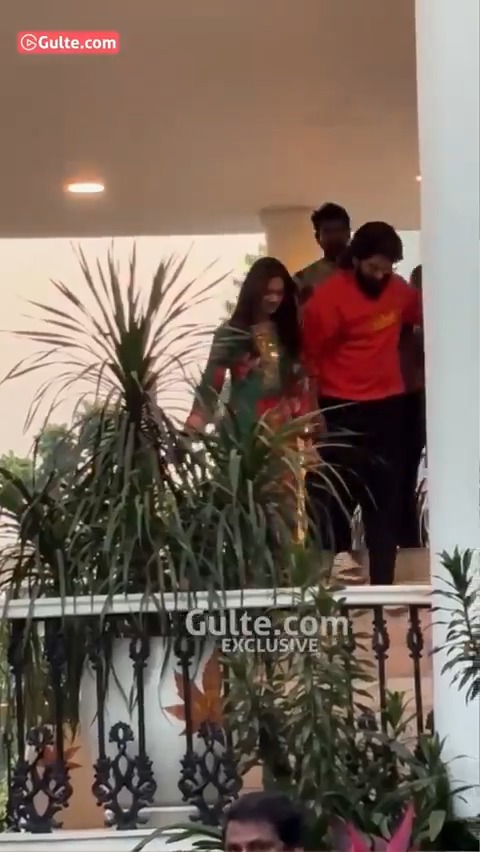 #AlluArjun spent half an hour with #NagaBabu and his family.