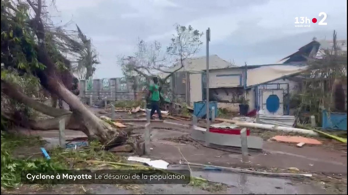 Le passage du cyclone Chido, samedi 14 décembre, a laissé l'archipel de Mayotte dévasté et les habitants démunis. Dans le département le plus pauvre de France, un tiers de la population vit dans un habitat précaire. Tout a été détruit. #JT13h