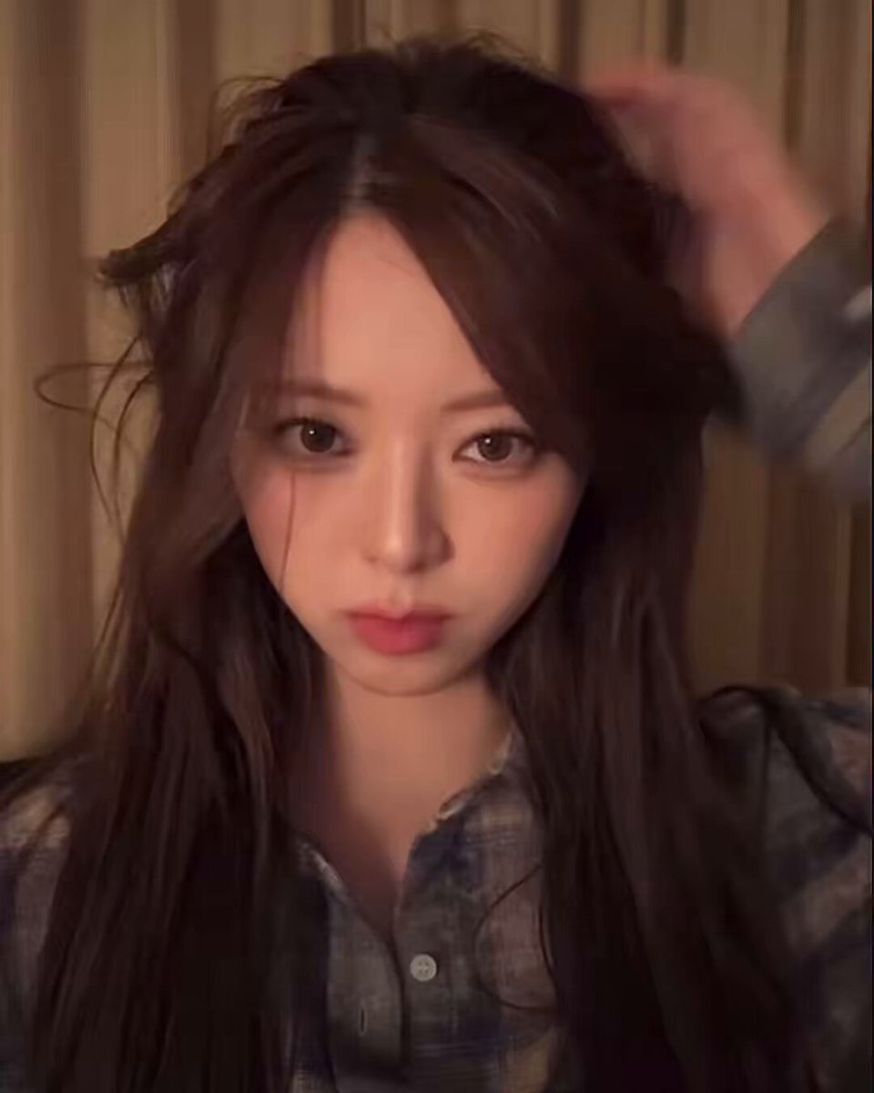 유나 너무 귀엽게 생겼어 ㅅㅂㅠㅠㅠㅠㅠㅠㅠ